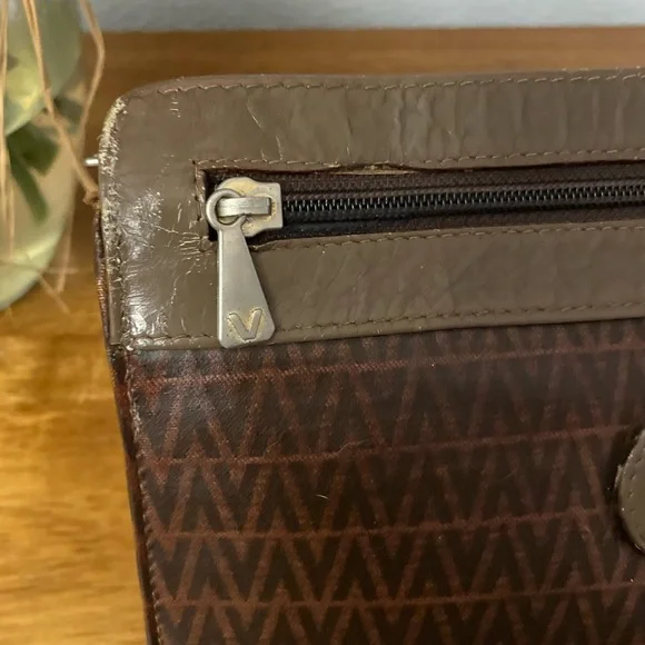 VALENTINO Brown Vintage Logo Bag 💯 AUTHENTIC - Picture 4 of 15